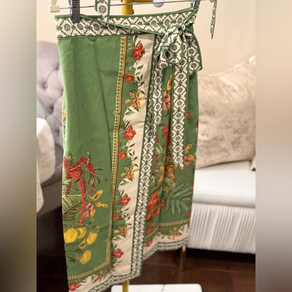 H&M NWT Crop Top ONLY part of a Coord set with Wrap Skirt Botanical Floral Print - Picture 13 of 17